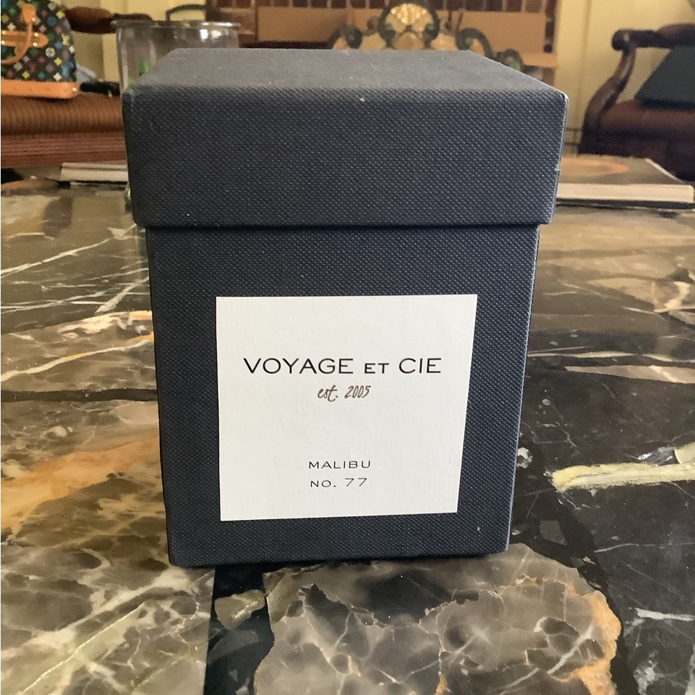 New in box voyage et Cie Malibu 77 candle with original match box discontinued